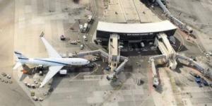 يديعوت أحرونوت: إجلاء العاملين بمطار بن جوريونب بعد انبعاث دخان من طرد مجهول