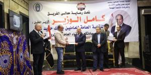 وزير النقل يجري جولة تفقدية بمحطة رمسيس للسكك الحديدية ويكرم 22 عاملا