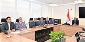 وزير الموارد المائية يترأس اجتماعًا لمتابعة جاهزية القناطر ومحطات الرفع