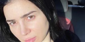 رجعت للشعر الأسود.. مي عز الدين تشارك الجمهور نيو لوك لها