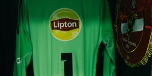 الأهلي يرتدي القميص اللبني أمام سيراميكا الليلة ..شاهد من داخل غرفة الملابس