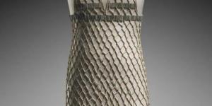 فستان جنائزى مصرى يعود تاريخه إلى 4500 عام.. شاهد