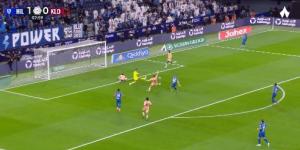 الهلال ضد الخلود.. كريم بنزيما يسجل الهدف الثاني لـ الهلال في مرمى الخلود بدوري روشن السعودي