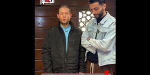 صوت من الجنة.. رجل يخطف القلوب بتلاوة القرآن الكريم (فيديو)