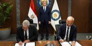 525 مليون دولار استثمارات و600 ألف طن سنويًا.. وزير البترول يشهد توقيع عقد توريد خام الفوسفات لمجمع السخنة الجديد