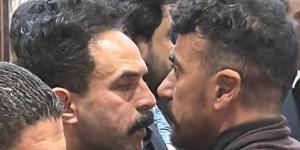 واقف في ضهره.. أحمد العوضي يحضر عزاء والد محمود حمدان| صور
