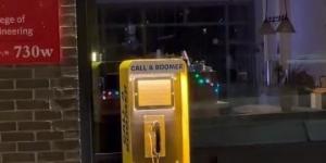 إحياء الهواتف العمومية لتعزيز التواصل بين الأجيال ومواجهة الوحدة