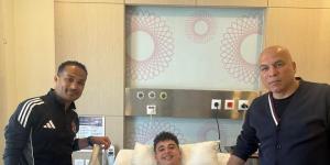 محمد يوسف والحاوي فى زيارة لنجم الأهلى الصاعد بالمستشفى