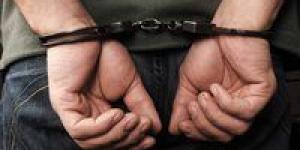 نصاب النفوذ الوهمي.. سقوط مسجل خطر أوهم ضحاياه بتخصيص أراضٍ زراعية مقابل رشوة