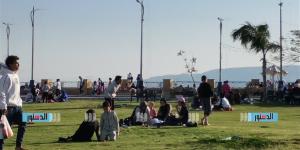 المزمار البلدي يُبهِج المحتفلين بشم النسيم في حدائق القناطر (فيديو)