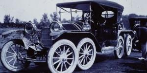 "أوكتوأوتو" سيارة بثمانى عجلات مبتكرة سعت لتغيير مفهوم الراحة فى القيادة