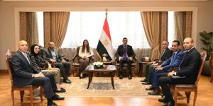 وزير الشباب يكرم هانيا الحمامي بطلة الجونة للاسكواش