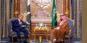 ولي العهد السعودي ورئيس وزراء باكستان يؤكدان مواصلة جهود إعادة الاستقرار للمنطقة