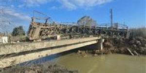 «غير قابل للإصلاح».. إسرائيل تدمر آخر جسر يربط جنوب لبنان ببقية بالبلاد