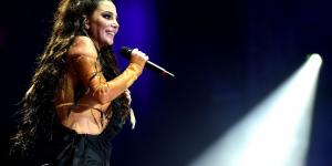 أصيب بشلل.. فنانة شابة تكشف عن أمر خطير حصل معها خلال عملية طبية!