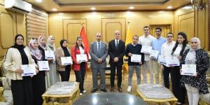 رئيس جامعة بني سويف يلتقي بعدد من شباب الباحثين