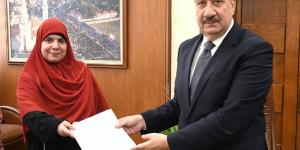 محافظ بورسعيد يوقع عقود تمليك أراضي لـ4 مصانع بالمنطقة الصناعية