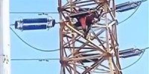 إصابة فني كهرباء بصعق خلال صيانة برج ضغط عالٍ بطامية في الفيوم ونقله للمستشفى