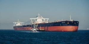 تقرير: محتالون يعرضون مرورًا للسفن العالقة قرب مضيق هرمز مقابل عملات مشفرة