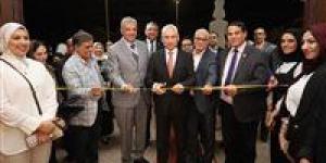 افتتاح الملتقى التوظيفي لكلية الفنون الجميلة تحت عنوان: “مسيرة ذهبية من الإبداع إلى سوق العمل”