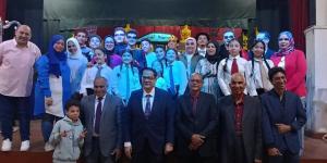 وكيل تعليم الغربية يشهد العرض المسرحي "مدينة الظلال" على مسرح المديرية