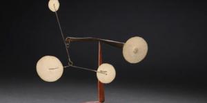 عرض مجسم معدنى متحرك للنحات كالدير للبيع بـ120 ألف دولار فى مزاد بباريس