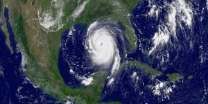 عاجل.. 27 مليون أمريكي يواجهون عواصف عنيفة وأعاصير محتملة