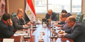 "عصمت" يبحث مع "إنكوم" آليات تأمين التغذية الكهربائية لمشروع مركز بيانات عالمي