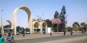 رئيس جامعة قنا يتابع معدلات الإنجاز في تطبيق «شراء»