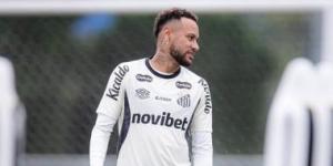 نيمار يشتبك مع زميله فى تدريبات سانتوس البرازيلي