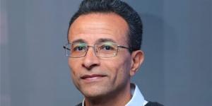 خيري حسن يروي حياة وأفكار أبوالعلاء المعري: شاعر الفلاسفة وفيلسوف الشعراء