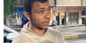 شاب من ذوي الهمم يخطف الأنظار بجمال صوته (فيديو)