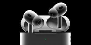 AirPods بكاميرات مدمجة.. أغرب منتج من آبل يقترب من الحقيقة