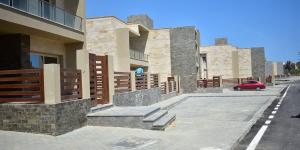 وزيرة الإسكان تتفقد أعمال التطوير بمارينا 1 و2
