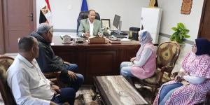 رئيس مدينة دمياط يلاحق مخالفات ترخيص المحال التجارية