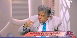هل القشرة في الفروة سببها سقوط الشعر؟