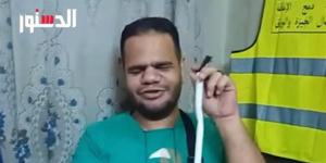 مكفوفون يخطفون الأنظار بتصليح عصاة الطريق «فيديو»