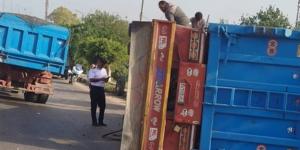 انقلاب مقطورة محملة بالزلط بالطريق الزراعي في القليوبية