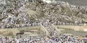 ملايين الحجاج يؤدون الركن الأعظم على صعيد عرفات اليوم