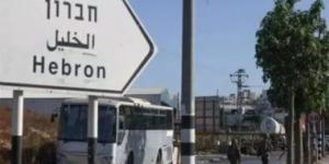 الاحتلال يواصل فرض حظر التجول ببلدة بيت أمر شمال الخليل ويقتحم عدة مناطق بالضفة