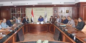 سكرتير عام بني سويف يناقش مستجدات الموقف التنفيذي والمالي لمشروعات الخطة الاستثمارية
