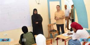 محافظ أسوان يفاجئ مدرسة كلابشة الجديدة ببحيرة ناصر لمتابعة امتحانات الشهادة الإعدادية