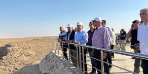 وزيرا النقل والكهرباء يتفقدان جبل سحابة وعتاقة لإقامة محطات رياح جديدة
