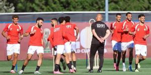 حسام حسن يعرض أمجاد الفراعنة على اللاعبين قبل مباراة نيوزيلندا