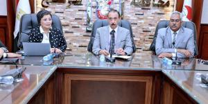 محافظ سوهاج ونائب وزير الصحة يتابعان مؤشرات التنمية السكانية وتنفيذ الخطة العاجلة 2027