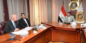 وزير الصناعة يبحث مع «أونا» توطين تصنيع المكونات الكهربائية في مصر