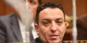 عضو اتحاد الكرة يبكى على الهواء: المصريين عاملين حالة فى أمريكا