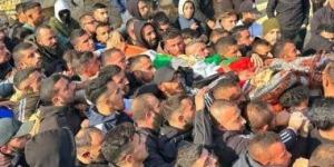استشهاد فلسطيني متأثرا بجروح إثر قصف إسرائيلي استهدف نازحين جنوب قطاع غزة