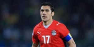 الصقر يزاحم الأساطير.. أحمد حسن ضمن أفضل 15 لاعبًا دوليًا عبر التاريخ