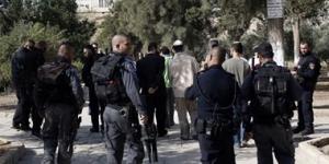 مستوطنون يهاجمون منازل الفلسطينيين ويضرمون النار فى أراض بقرية برقا شرق رام الله